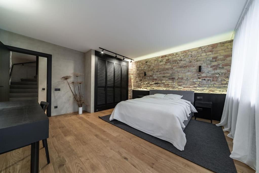 3 Storey Apartment With A Character And A Terrace Riga Extérieur photo