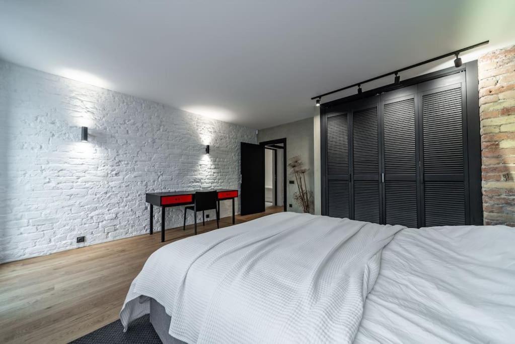 3 Storey Apartment With A Character And A Terrace Riga Extérieur photo